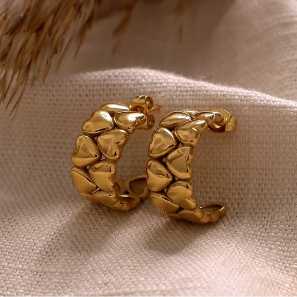 Jewelry - Mini hearts ♥️ earrings Valentine’s Day earrings